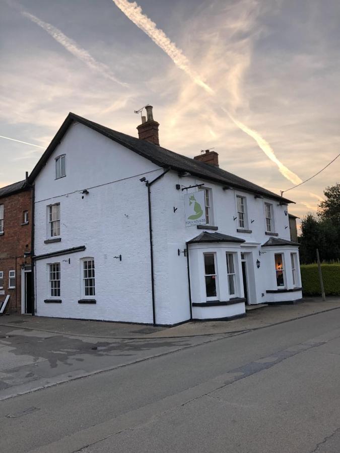 Отель The Fox And Hounds Уитлбери Экстерьер фото